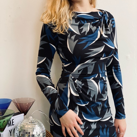 Iconic DVF silk wrap dress blue black and white size 4 - Picture 2 of 2